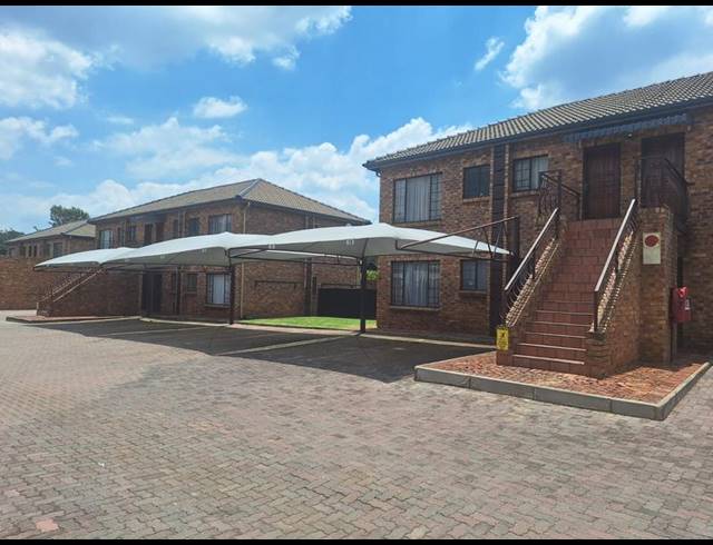 2 BEDROOM TOWNHOUSE FOR SALE IN DALVIEW